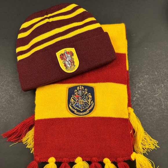 Harry Potter Scrarf and Hat Brand New - Picture 1 of 2